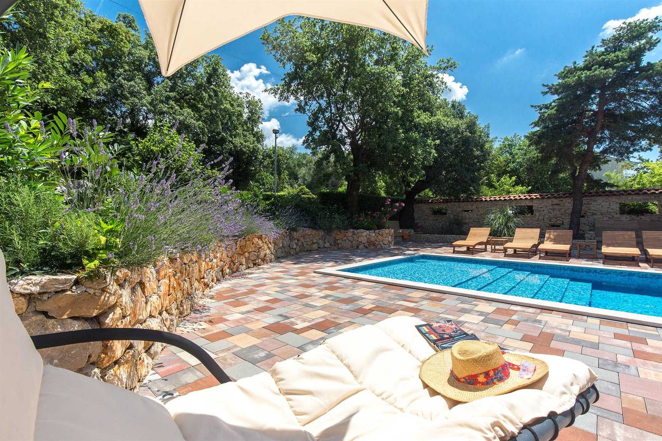 Ganze Wohnung, Ferienwohnung Antonia 2 mit Pool in Milcetici, Krk