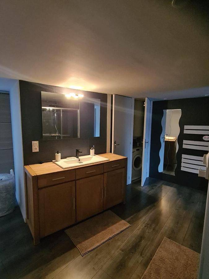 Gîte pour 6 personnes, avec balcon et vue à Billom - 3