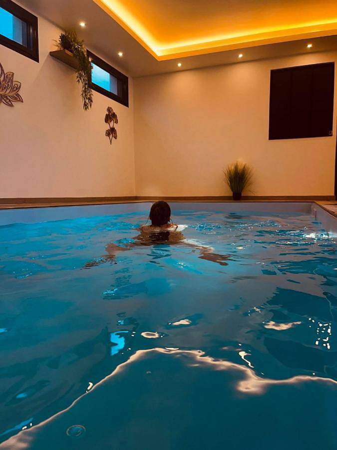Hôtel pour 2 personnes, avec Jacuzzi et Terrasse ainsi que Jardin et Piscine à Wamin