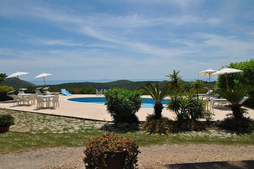 Villa Saha beautiful mansion surrounded by olive trees in Itri, Provincia de Latina