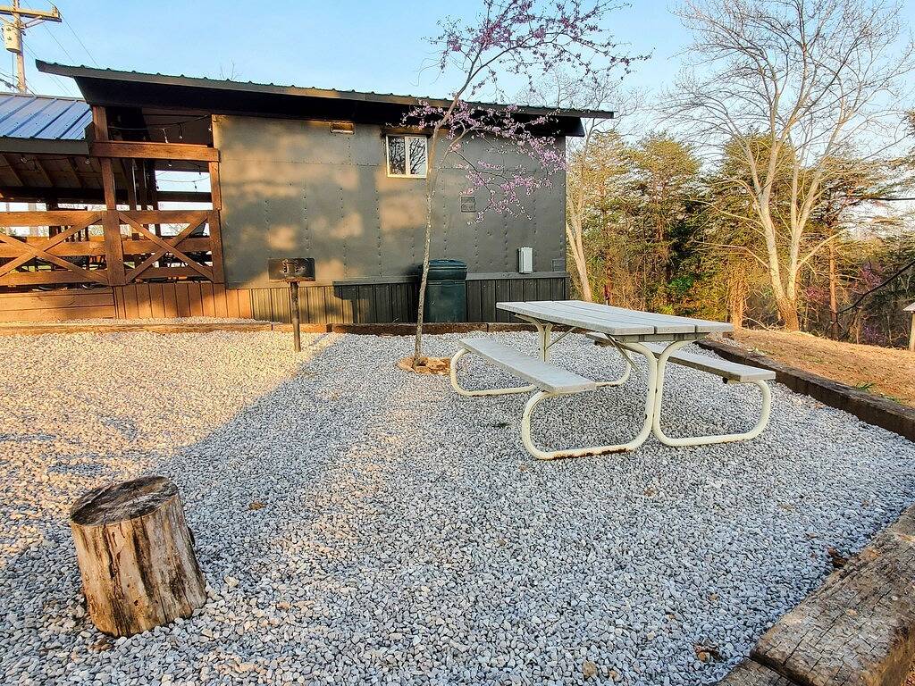 The Little Hideaway at Beaver Creek (1 mile from Beaver Creek Marina) in Lake Cumberland