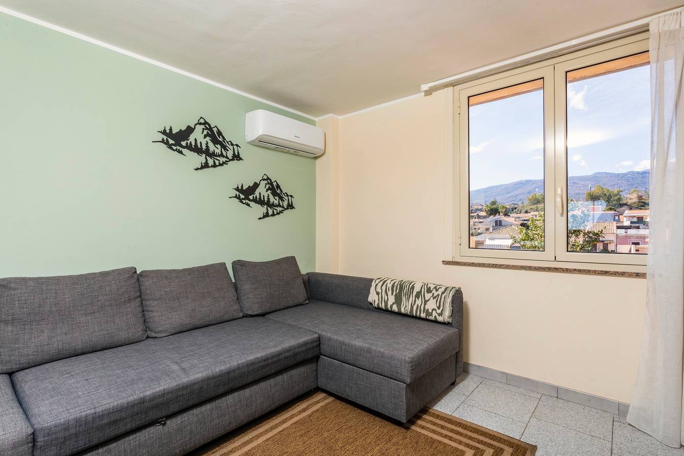 Appartamento intero, Appartamento 'Etna Home' con vista mare, Wi-Fi e aria condizionata in Santa Venerina, Etna