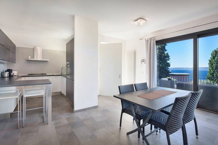 Filter.hub_wlan.apartment für 6 Personen, mit Garten und Kinderpool sowie Seeblick am Gardasee - 2