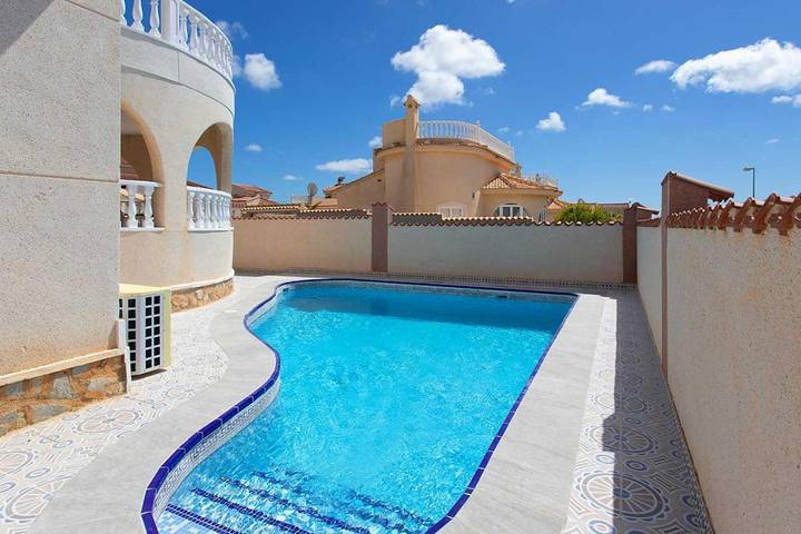 Casa rural para 7 personas, con vistas al lago además de terraza y piscina, Se admiten mascotas en Rojales - 2