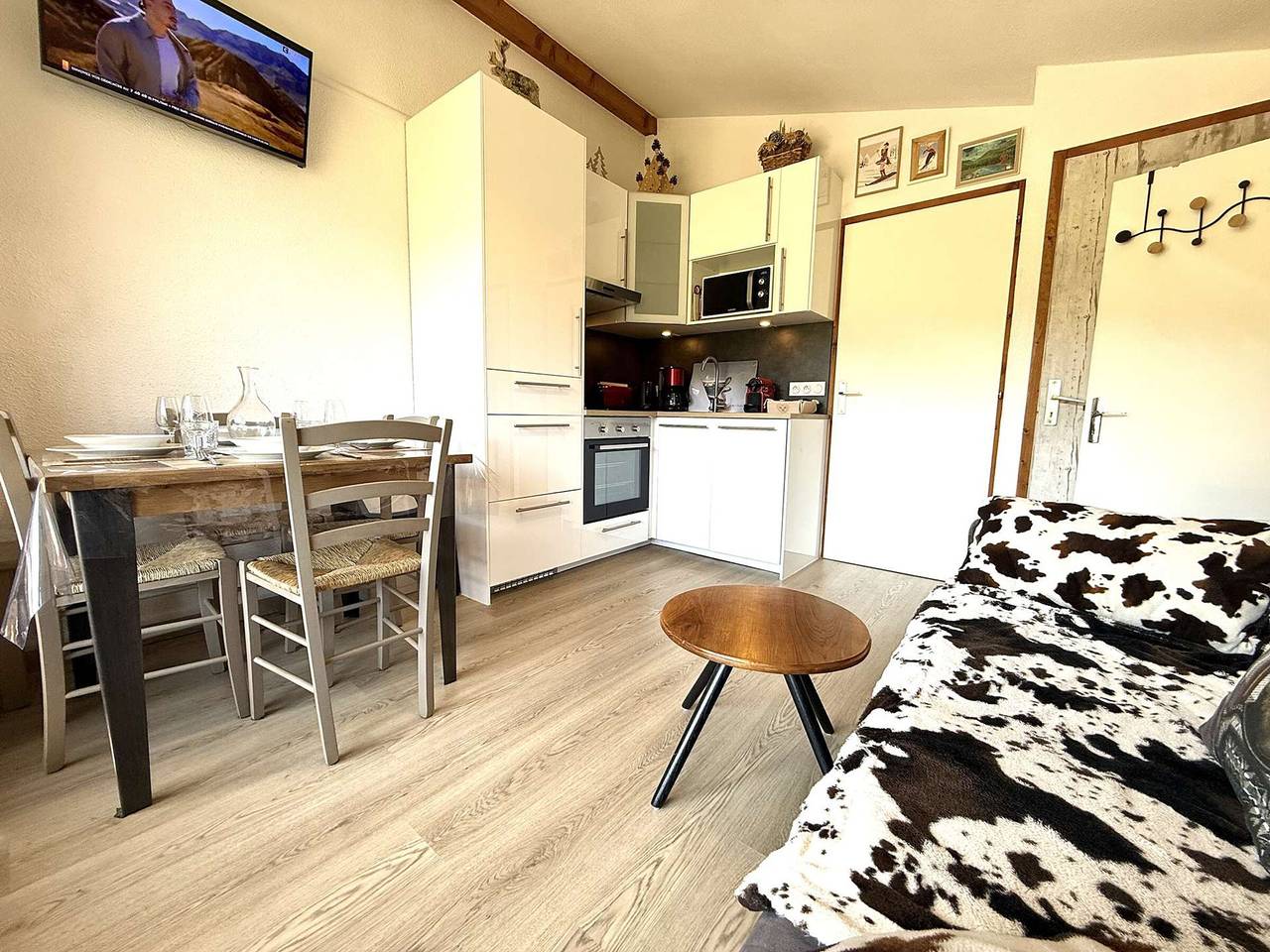Apartamento entero, Apartamento de 2 habitaciones en Praz Sur Arly, aparcamiento, cerca de pistas, para 5 personas in Praz-sur-Arly, Pays du Mont-Blanc