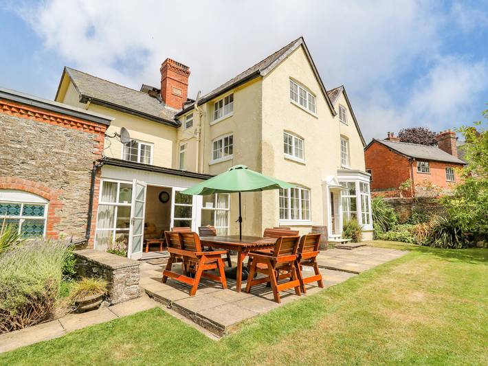 Cottage for 15 people, with garden, with pets in Shropshire
