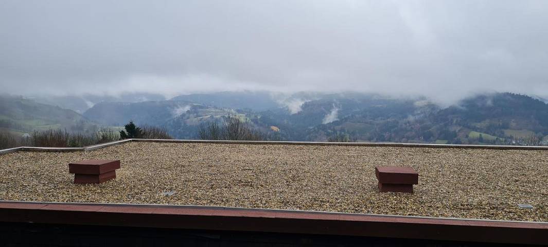 Gîte pour 6 personnes, avec balcon et vue dans La Banne d'Ordanche - 3