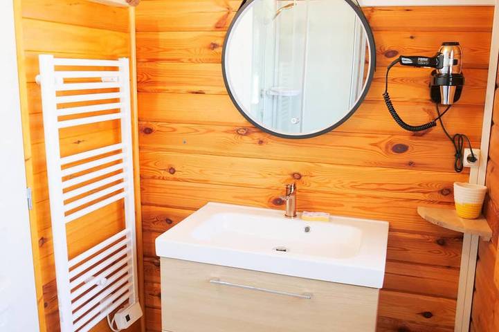 Gîte pour 4 personnes, avec jardin ainsi que terrasse et piscine à Souzay-Champigny - 4