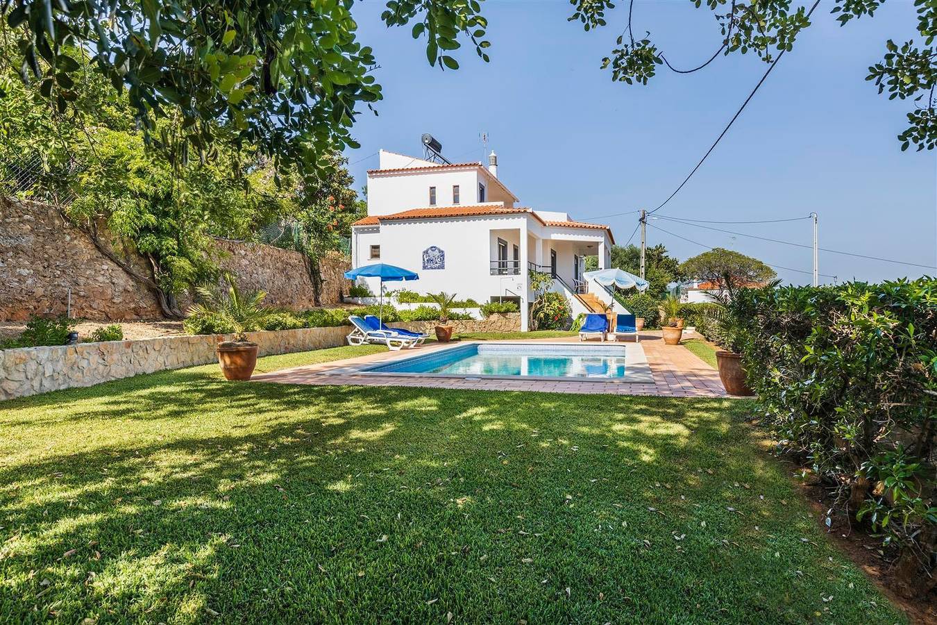 Villa Casa Moura com vista para a montanha, piscina e Wi-Fi in Boliqueime, Distrito de Faro