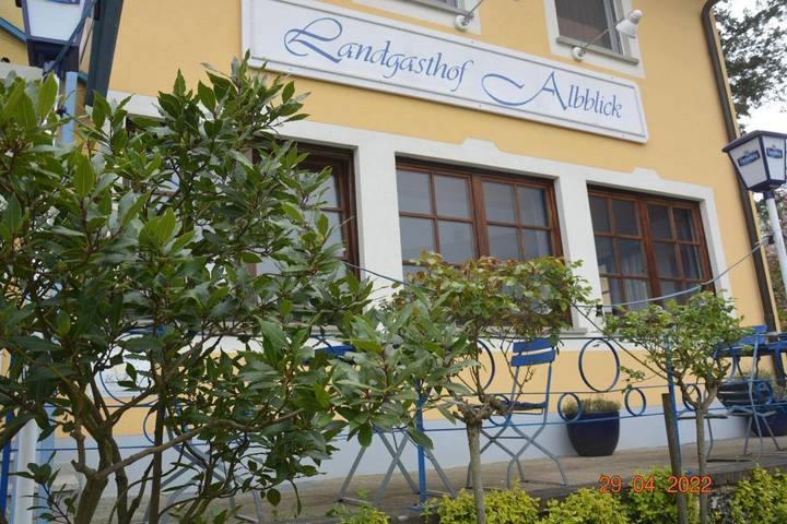 Hotel für 2 Personen, mit Terrasse und Garten in Bad Boll