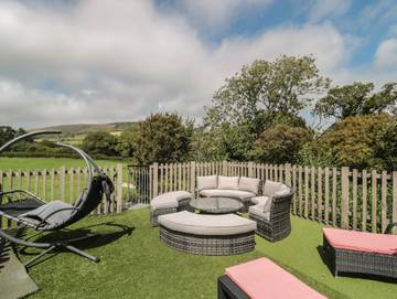Log Cabin for 7 People in Swanage, Purbeck Heritage Coast, Photo 2