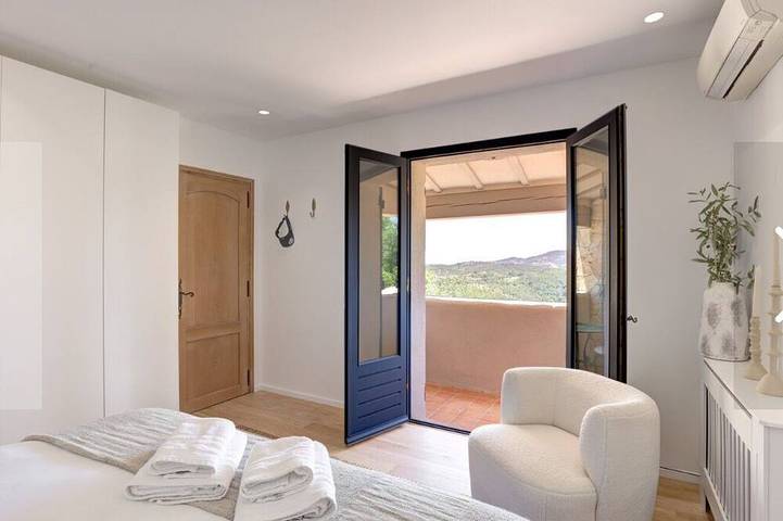 Stylish 4-Bedroom Design Villa with Pool, Gym & Open Valley Views – Côte d’Azur in Le Tignet, Mittelmeerküste (Frankreich)