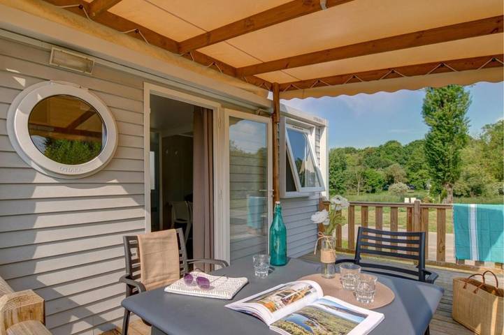 Camping pour 2 personnes, avec jardin et piscine, animaux acceptés