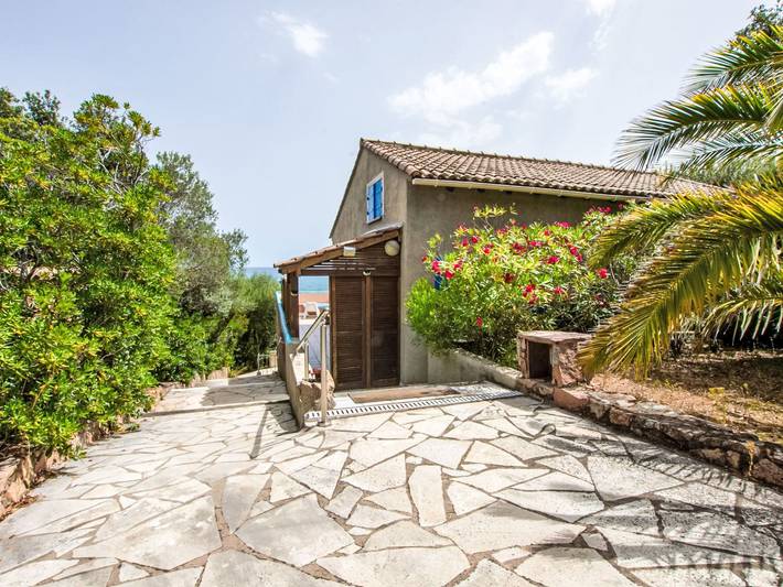 Location de vacances pour 10 personnes, avec terrasse ainsi que vue et jardin dans Plage De L Ovu Santu - 4