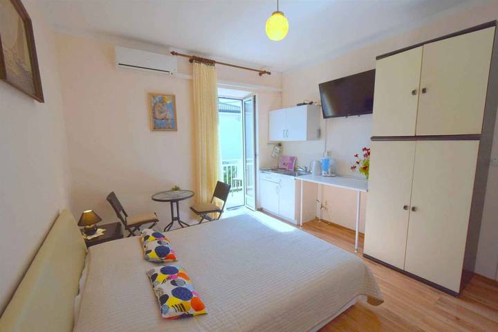 Gehele studio, Studio met terras voor 2 personen in Malinska-Dubašnica, Krk