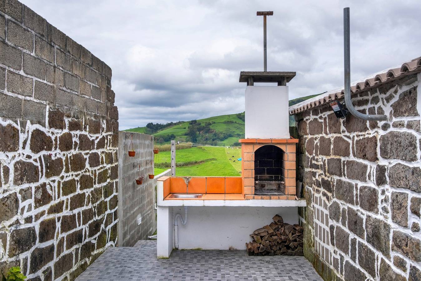 Maison de vacances 'Casa Xadrez' avec vue sur la mer, Wi-Fi et climatisation in São Miguel Island, Povoação