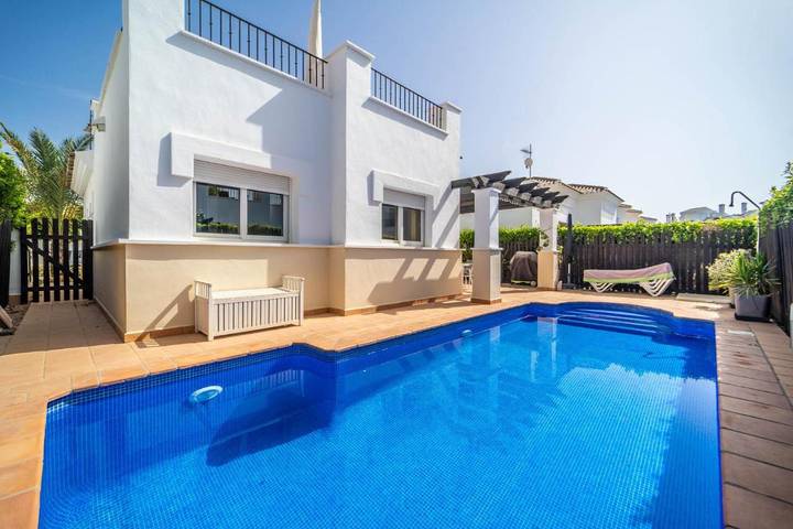 Chalet para 4 personas, con terraza además de piscina y jardín en Campo de Cartagena - 2