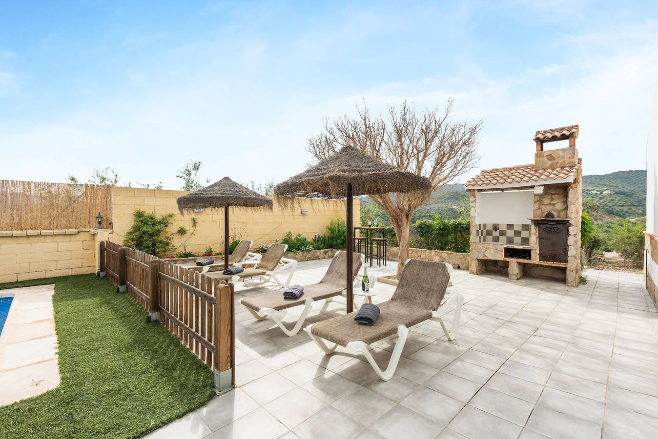 Casa Vacacional 'Encanto Rural' con Vistas a la Montaña, Wi-Fi y Aire Acondicionado in Riogordo, Provincia de Málaga