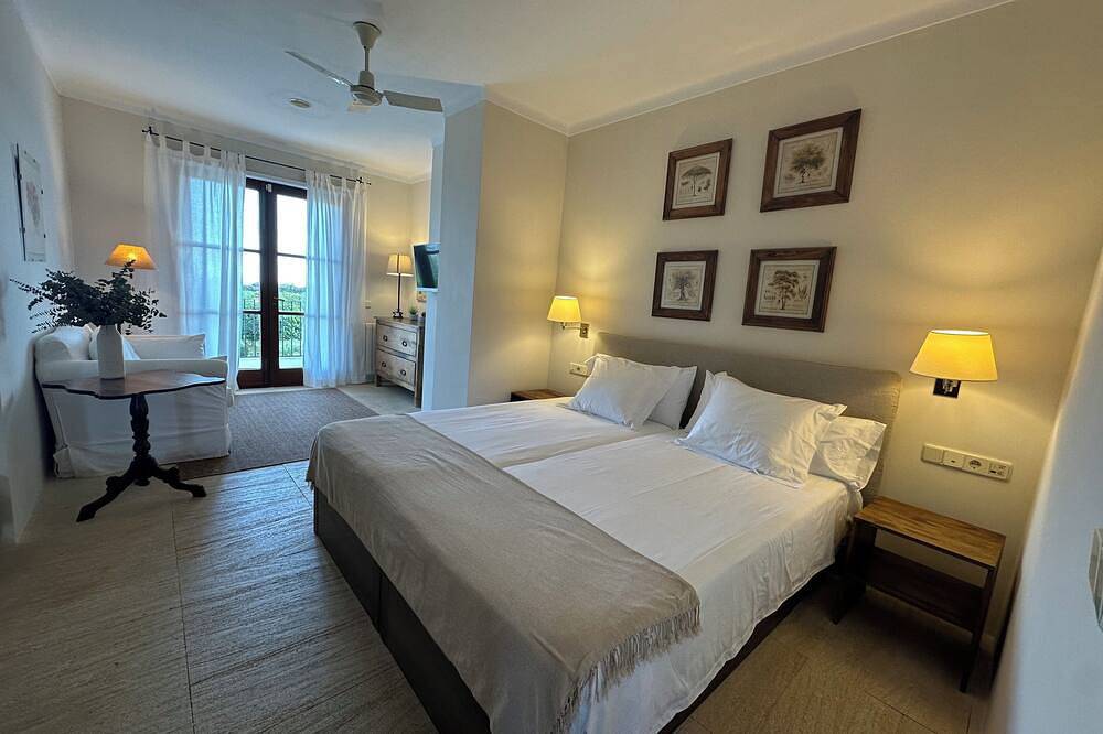 Amazing topluxus villa,seaview,next to golf course, private pool, hot tub, grill in Portocolom, Felanitx