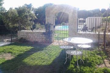 Maison de vacances pour 2 personnes, avec terrasse ainsi que jardin et piscine dans la Drôme