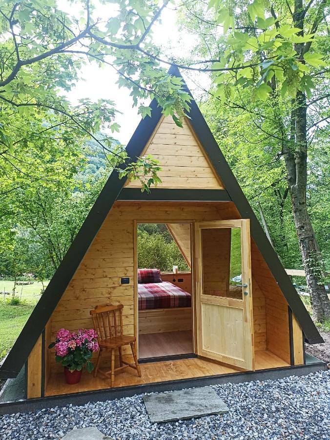Glamping voor 2 personen, with Terras and Tuin as well as Zwembad and Sauna in 