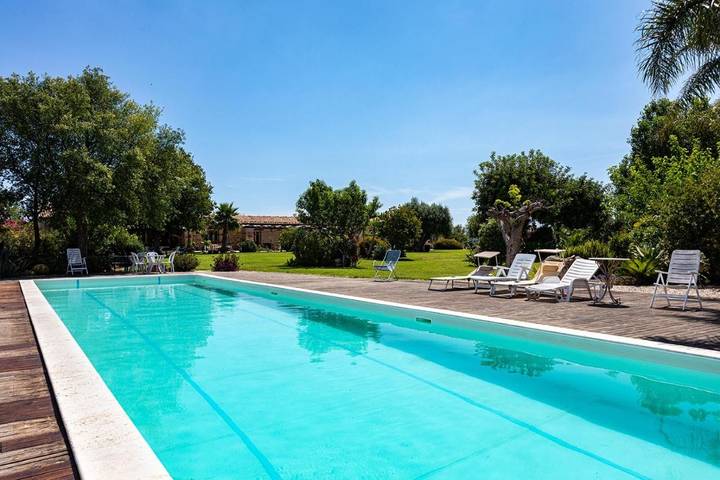 B&b per 2 persone, con Terrazza e Giardino nonché Piscina a Floridia