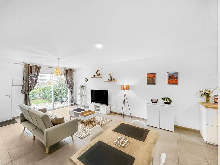 Location de vacances pour 8 personnes, avec Terrasse et Jardin à Villenave-d'Ornon