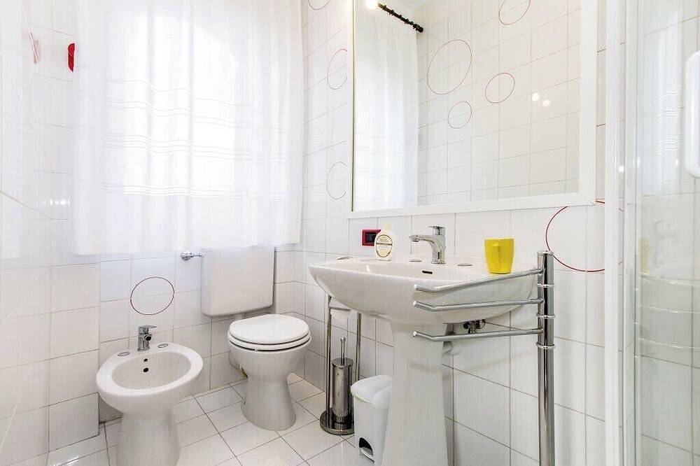 Villa 10 km von Arezzo entfernt mit privatem Pool und Garten. in Capolona, Casentino