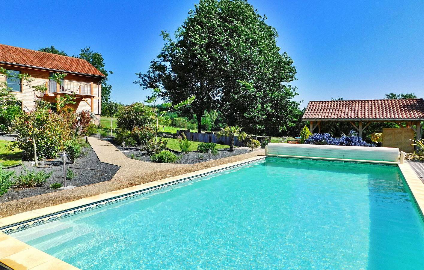 Appartement confortable de 135 m2 avec climatisation, piscine, parking et Wi-Fi in Veyrines-de-Domme, Périgord Noir
