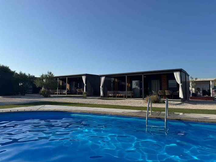 Camping für 5 Personen, mit Terrasse und Pool sowie Ausblick in Pirovac