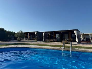 Camping für 5 Personen, mit Terrasse und Pool sowie Ausblick in Pirovac