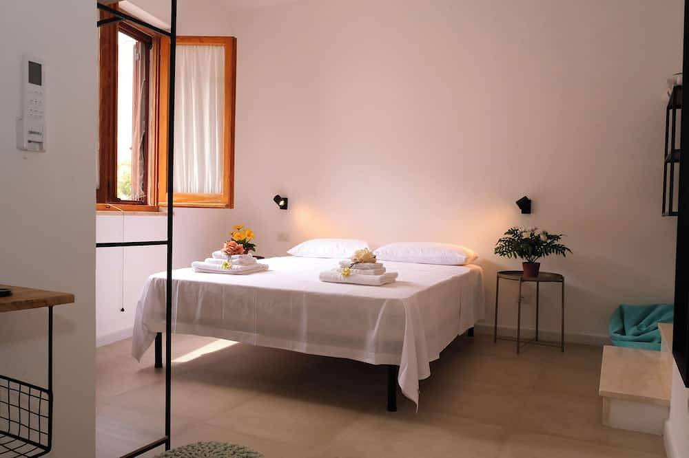 Appartamento intero, Newly refurbished Apartment great location in Buggerru, Costa Verde (Sardegna)