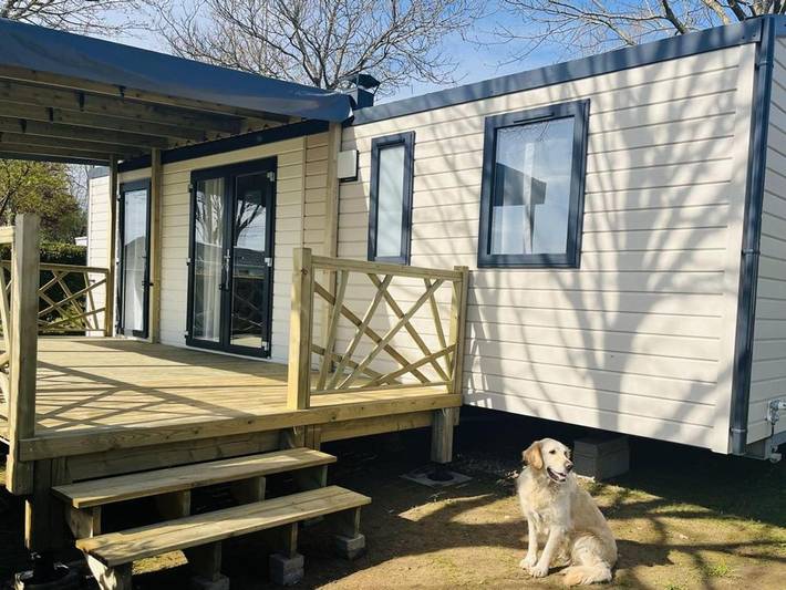 Camping pour 6 personnes, avec piscine et terrasse