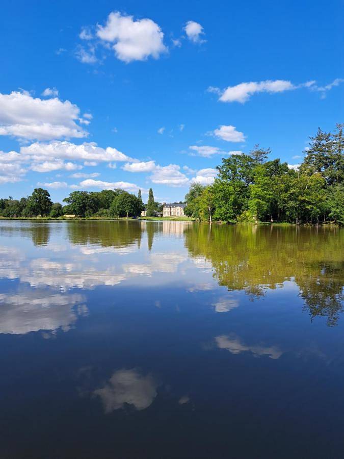 Location de vacances pour 8 personnes, avec vue sur le lac ainsi que jardin et vue à Saint-Jean-des-Essartiers