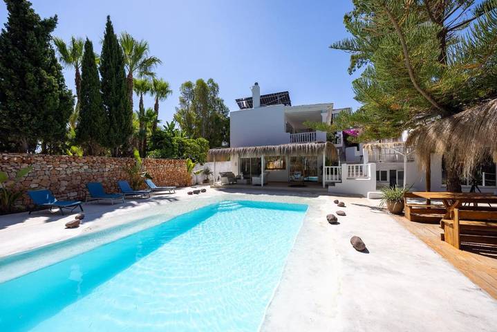 Chalet para 6 personas, con jardín además de vistas y piscina, Familias con niños en Ibiza - 2