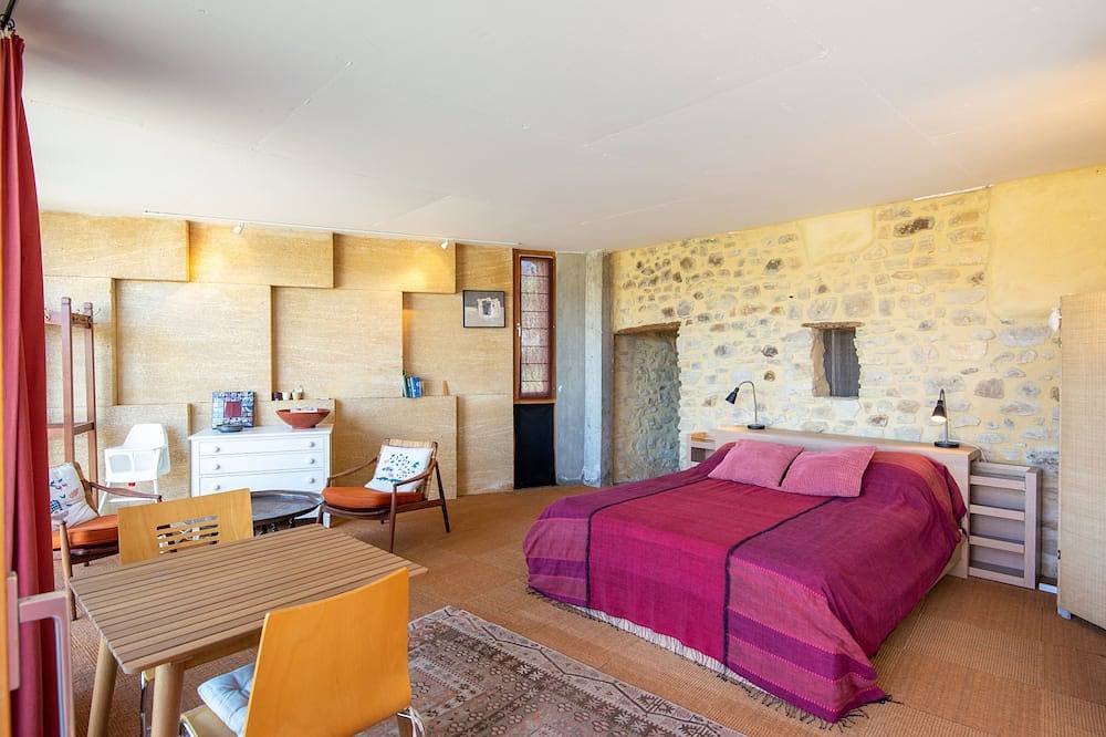 Ganze Wohnung, Remarkable architectural countryside appartment with far reaching views and pool in Villars, Regionaler Naturpark Luberon
