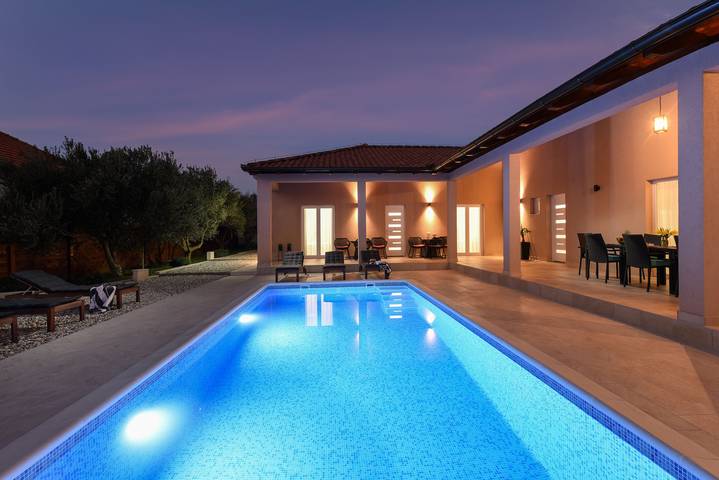 Villa für 8 Personen, mit Terrasse und Garten in Zadar - 3