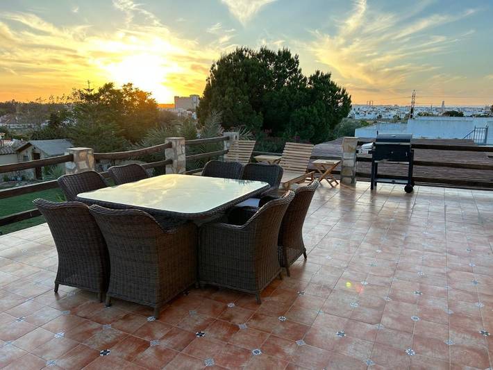 Casa rural para 9 personas, con Balcón y Terraza además de Jacuzzi y Jardín en Dos Hermanas - 3