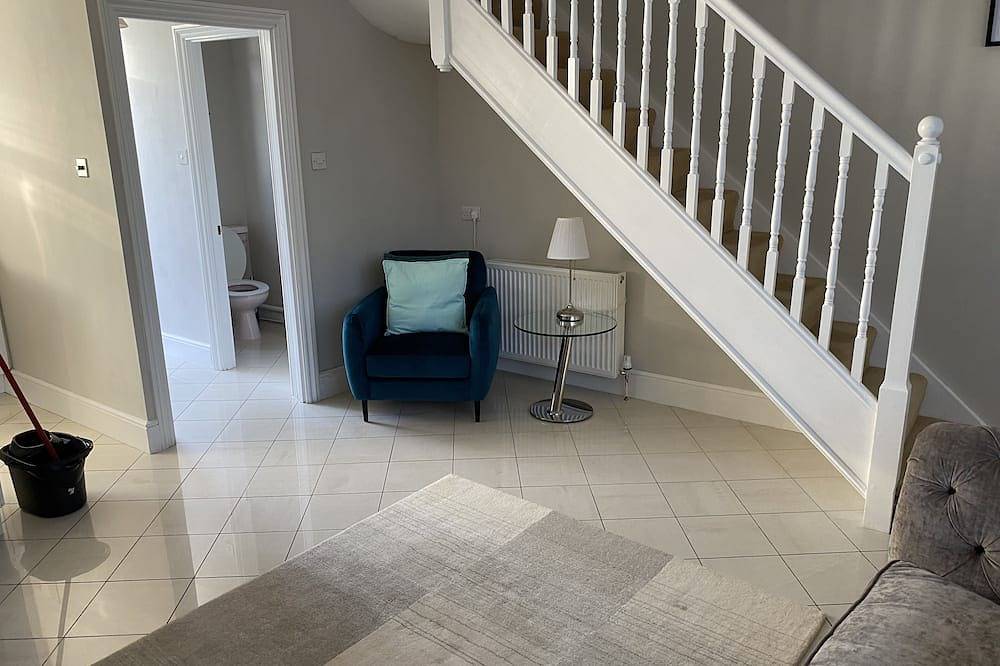 2 bed flat in Sutton (London), London