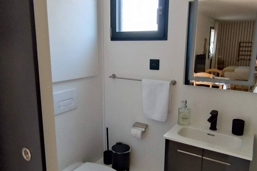 Appartement entier, Studio ossature bois tout confort pour 2 personnes à 15 mins de La Rochelle in Dompierre-sur-Mer, Région de La Rochelle