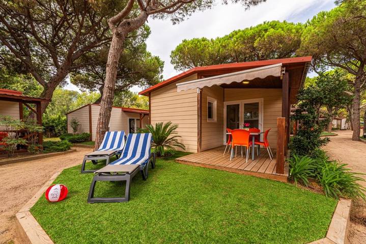 Camping pour 5 personnes, avec jardin ainsi que vue et piscine, adapté aux familles à Blanes - 2