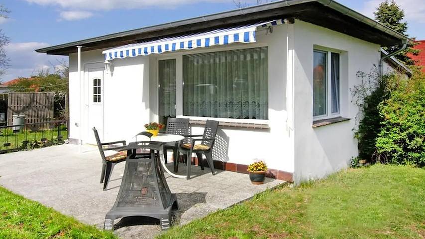 Bungalow für 3 Personen, mit Terrasse, mit Haustier in Kröslin - 2