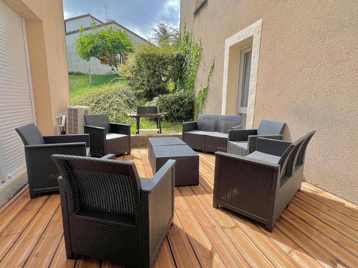 Appartement entier, Three-Bedroom Apartment in Saint-Georges-lès-Baillargeaux, Vienne (France)