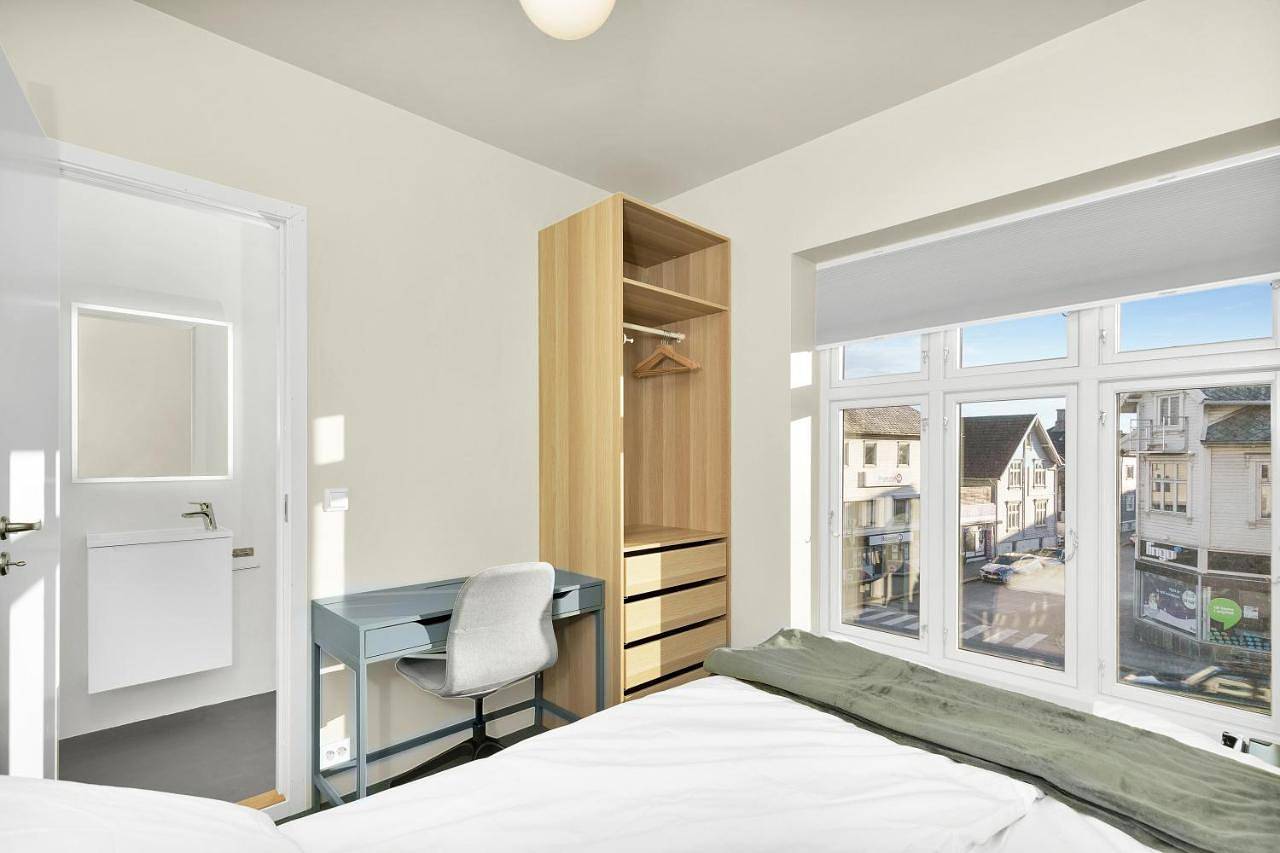 Central Guest House - Bedroom with en suite Bathroom in Stavanger