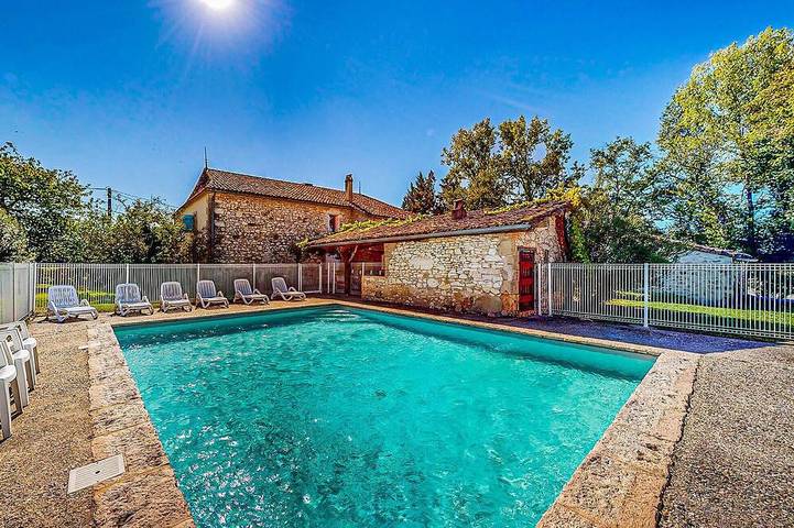 Location de vacances pour 15 personnes, avec jardin à Castillonnès