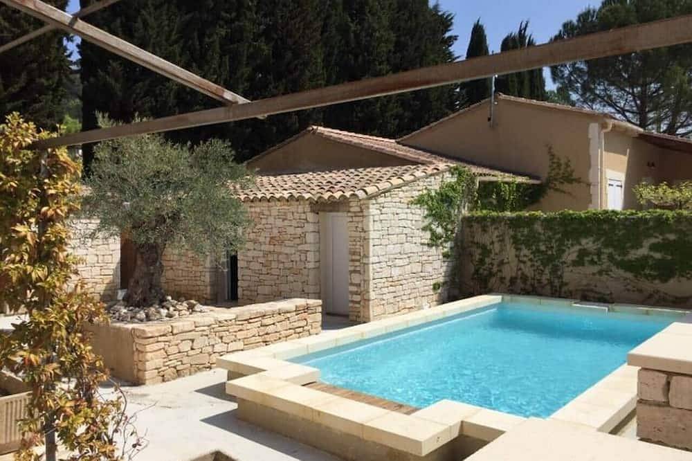 Ganze Wohnung, Promo -30%: Komfortables Haus, Terrasse, Garten & Gemeinschaftspool in Cornillon, Nimes und Umgebung