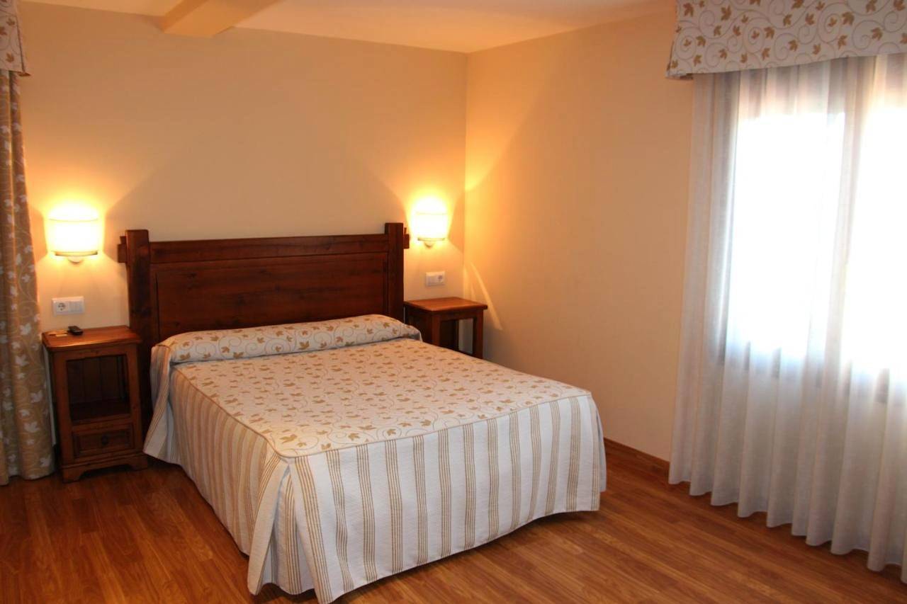 Aparthotel Tres Caminos in El Grado, Pyrénées Aragonaises