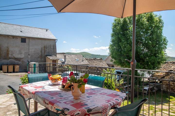 Gîte pour 6 personnes, avec terrasse à Les Bondons - 4