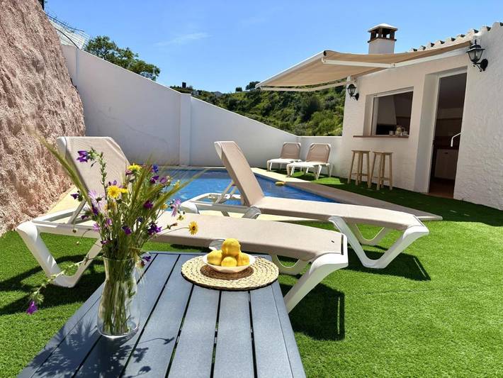 Casa de vacaciones para 5 personas, con jardín y piscina además de vistas y terraza - 1
