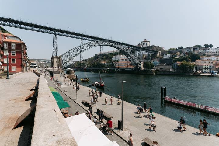 Entire apartment, Apartment 'C 2 Quartos Vista Rio' with Wi-Fi and Air Conditioning in Sé (Porto), Porto